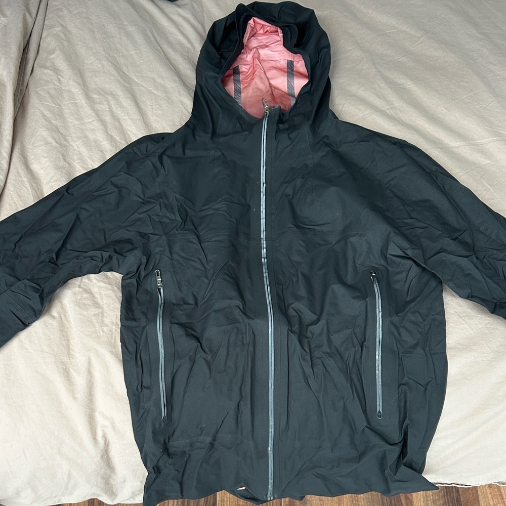 Lululemon Men's Black Running Shell